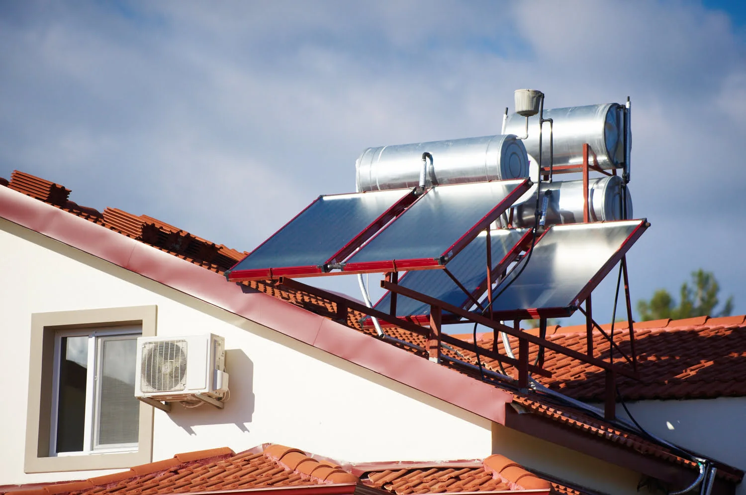 solar-heaters-on-the-roof-of-the